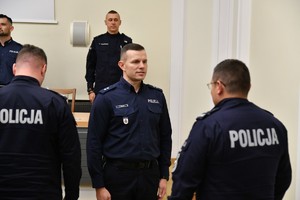 Policjanci oraz pracownicy na zakończeniu egzaminu aspiranckiego