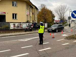 policjanci podczas zabezpieczenia dnia Wszystkich Świętych