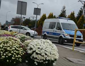 policjanci podczas zabezpieczenia dnia Wszystkich Świętych