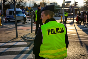 Policjanci podczas zabezpieczenia Dnia Wszystkich Świętych