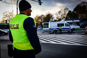 Policjanci podczas zabezpieczenia Dnia Wszystkich Świętych