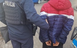 policjant z zatrzymanym