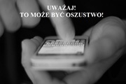 w dłoniach trzymany telefon orz napis białymi literami uważaj to może być oszust