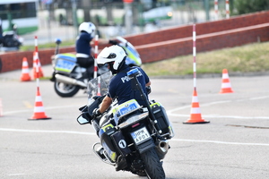 policjant na motocyklu