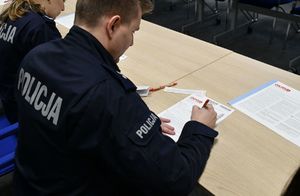 Policjanci podczas rekestracji szpiku