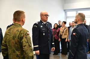 policjanci na uroczystej zbiórce