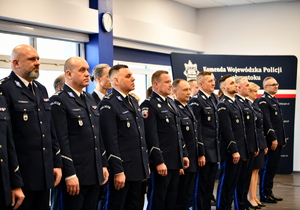 policjanci na uroczystej zbiórce