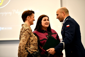 policjanci na uroczystej zbiórce