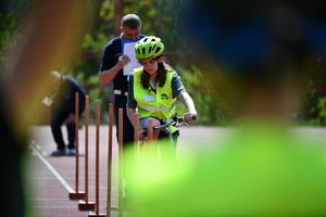 policjanci i uczestnicy turnieju