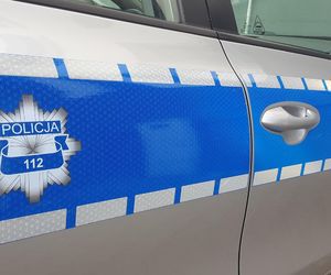 bok radiowozu policyjnego z napisem policja 112