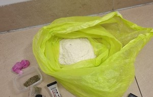 3cmc klofedron w postaci białego kryształu w foliowej torbie