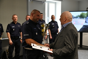 WYRÓŻNIENIA DLA NAJLEPSZYCH POLICJANTÓW RUCHU DROGOWEGO