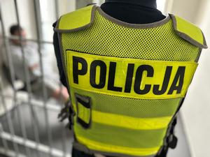 POLICJANCI KONTROLUJĄ POJAZDY NA DRODZE