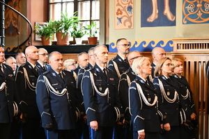 Policjanci oraz goście podczas święta policji w cerwkwii