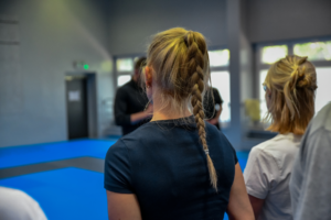 policjanci podczas szkolenia z lekarzami