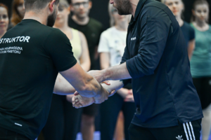 policjanci podczas szkolenia z lekarzami