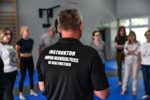 policjanci podczas szkolenia z lekarzami