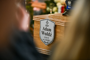 policjacni podczxas pogrzbu