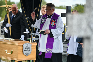 policjanci podczas pogrzbu