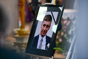 policjanci podczas pogrzbu