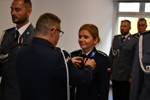 policjanci oraz uczestnicy podczas ślubowania