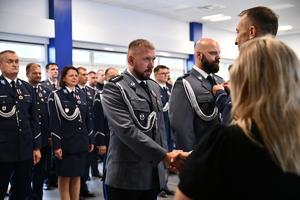 policjanci i zaproszeni goście