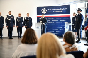 policjanci i zaproszeni goście