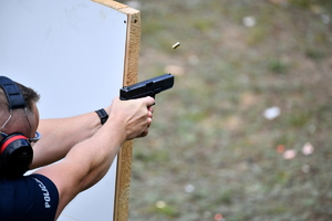 policjanci podczas eliminacji