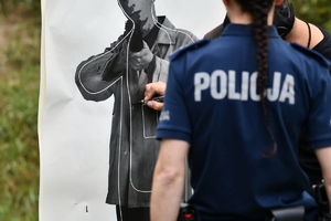 policjanci podczas eliminacji