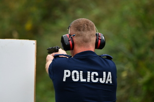 policjanci podczas eliminacji