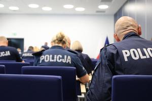 policjanci podczas eliminacji