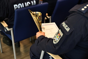 policjanci podczas eliminacji