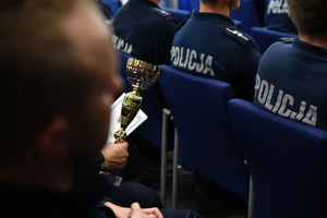 policjanci podczas eliminacji