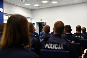 policjanci podczas eliminacji
