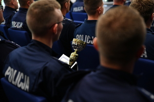 policjanci podczas eliminacji