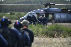 ćwiczenia policjantów z Oddziału Prewncji Policji w Białymstoku i podlaskich kontrterrorystów