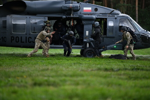 ćwiczenia policjantów z Oddziału Prewncji Policji w Białymstoku i podlaskich kontrterrorystów