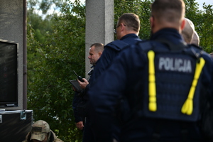 ćwiczenia policjantów z Oddziału Prewencji Policji w Białymstoku i podlaskich kontrterrorystów