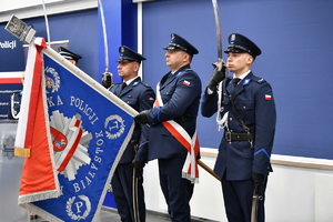 policjanci oraz pracownicy podczas zbiórki