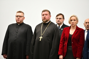 policjanci oraz pracownicy podczas zbiórki