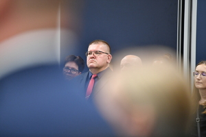 policjanci oraz pracownicy podczas zbiórki