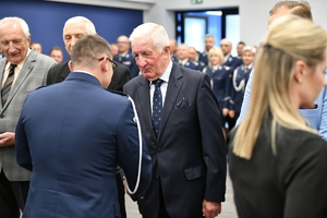 policjanci oraz pracownicy podczas zbiórki