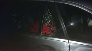 pojazd z wybitą szybą