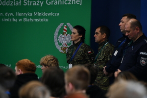 policjanci, strażnicy graniczni i uczniowie