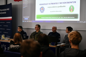 policjanci, strażnicy graniczni i uczniowie