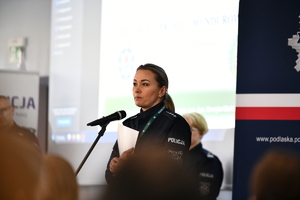 policjanci, strażnicy graniczni i uczniowie