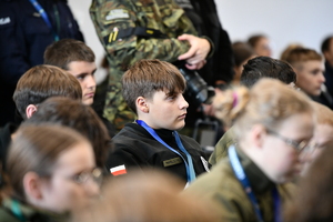 policjanci, strażnicy graniczni i uczniowie