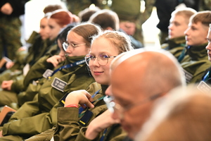 policjanci, strażnicy graniczni i uczniowie