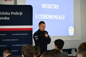 policjanci, strażnicy graniczni i uczniowie