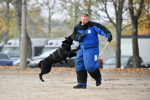 policjanci, strażnicy graniczni i uczniowie